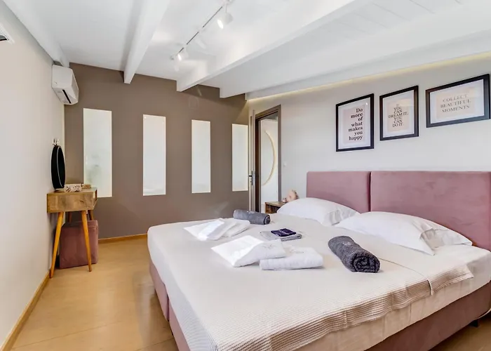 Daire Ionian Hospitality & *